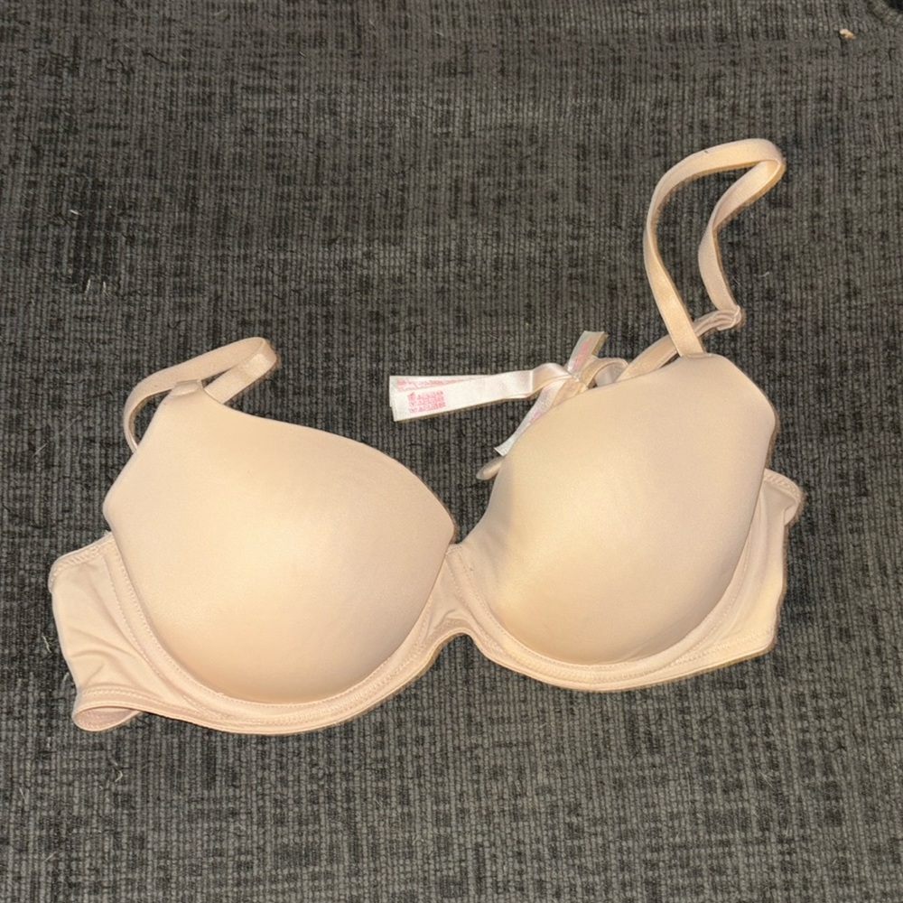 Victoria’s Secret nude wear everywhere lightly lined 36B PINK bra
